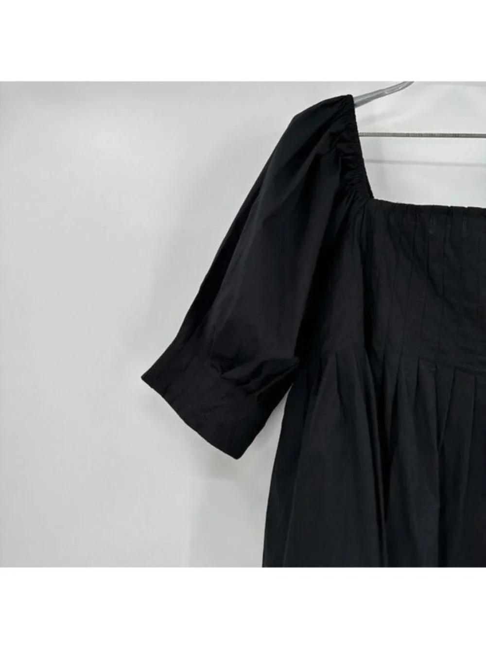 Pomander Place by Tuckernuck Black Shaye Blouse sz M Puff Sleeve Pleated PO